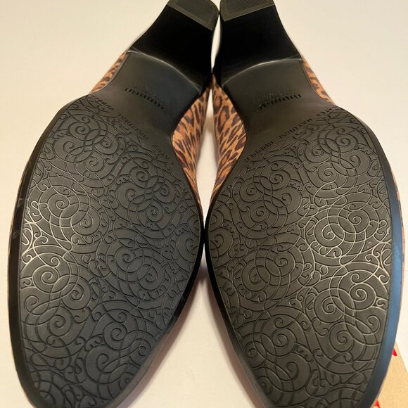 Munro NWOT Mara Leopard Print Suede Slip-On Pumps 9W (D) - Picture 5 of 9